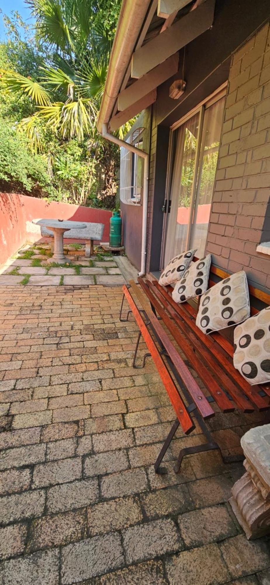 Old Vic Travellers Inn Nelspruit Mbombela Exterior photo