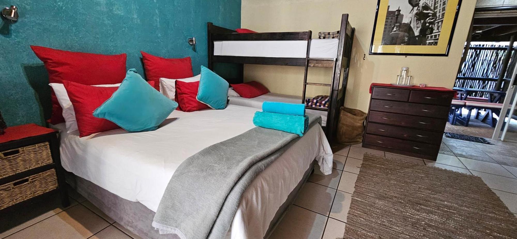 Old Vic Travellers Inn Nelspruit Mbombela Exterior photo