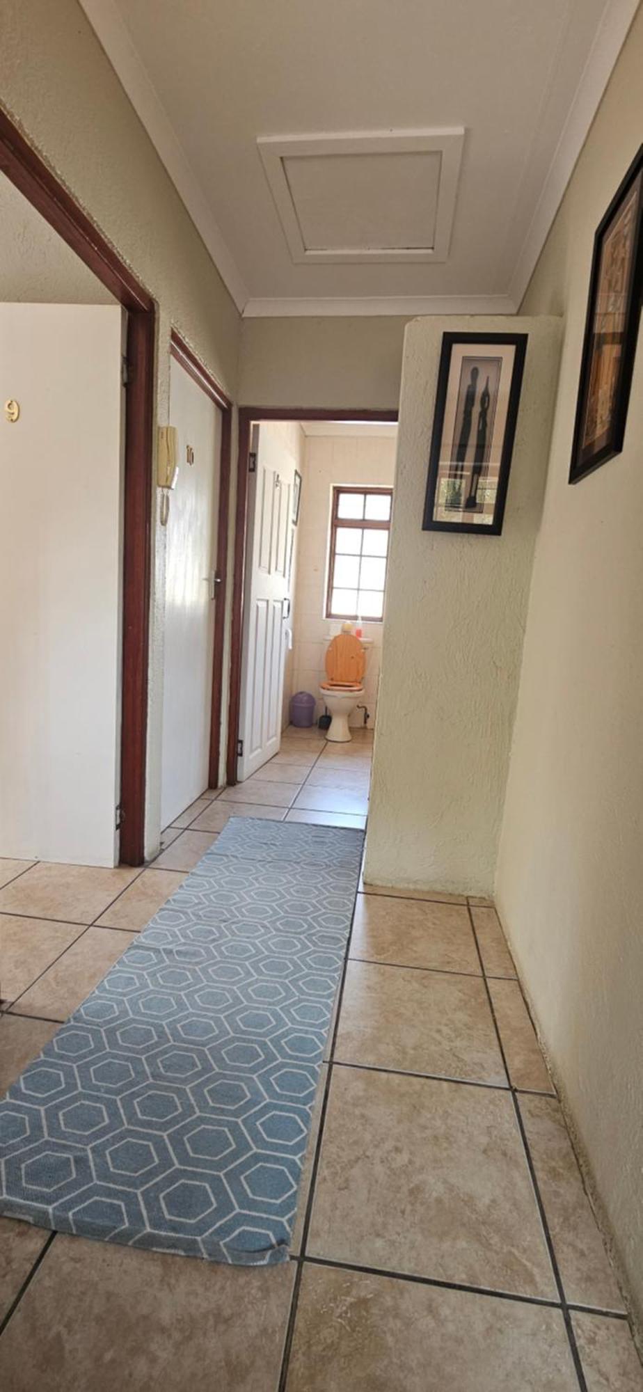 Old Vic Travellers Inn Nelspruit Mbombela Exterior photo