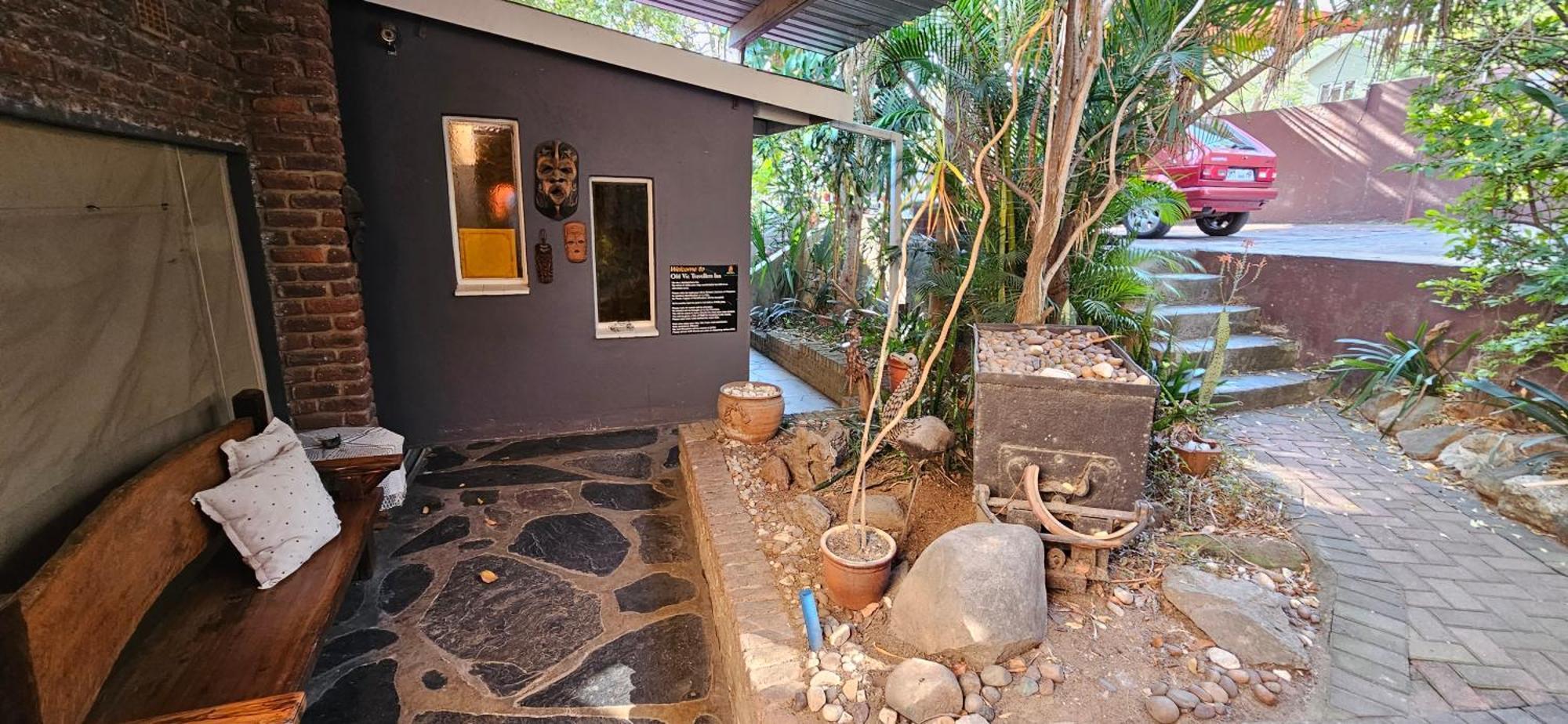 Old Vic Travellers Inn Nelspruit Mbombela Exterior photo
